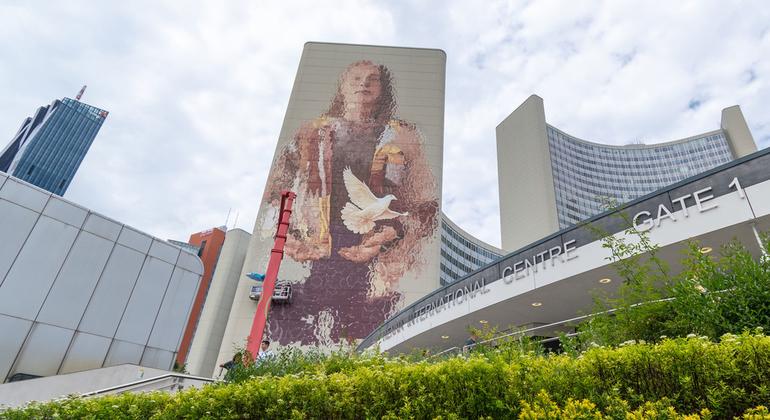 ‘Fragility of peace’ depicted in giant new mural on UN tower in Vienna | UN News